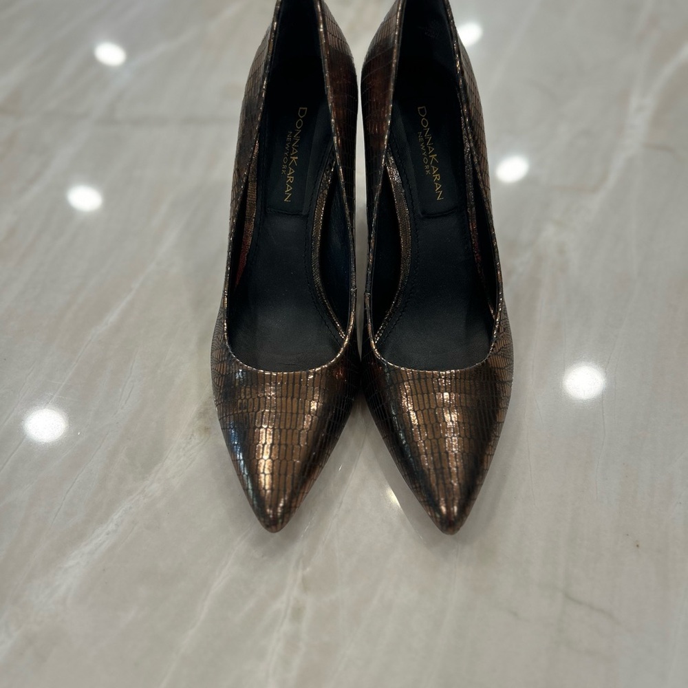 Donna Karan Women's Bronze metallic Pumps